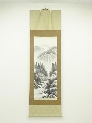 春山筆　水墨山水　肉筆絹本掛軸（保護箱）